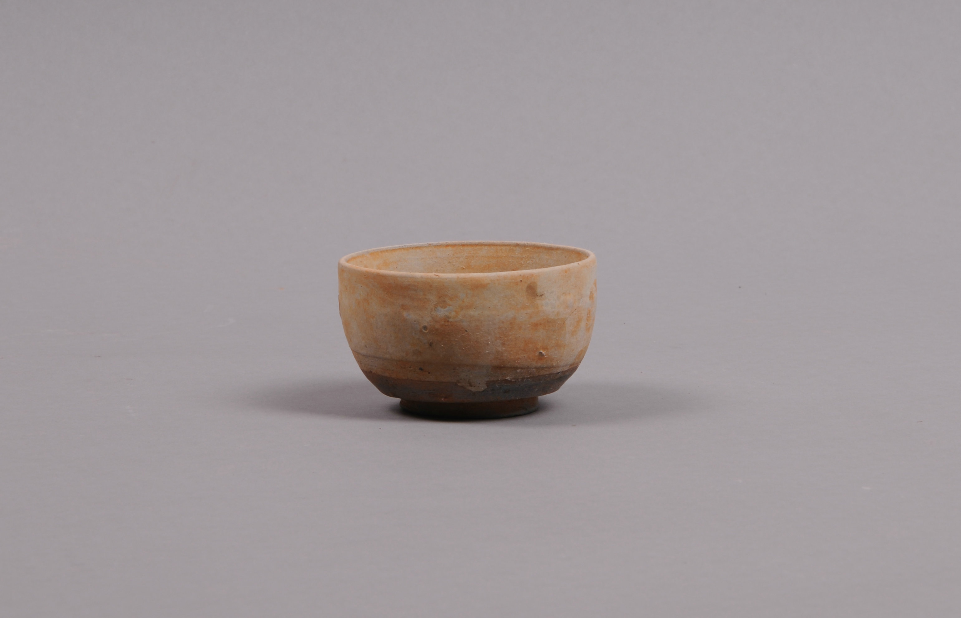100176唐青瓷直腹饼足杯