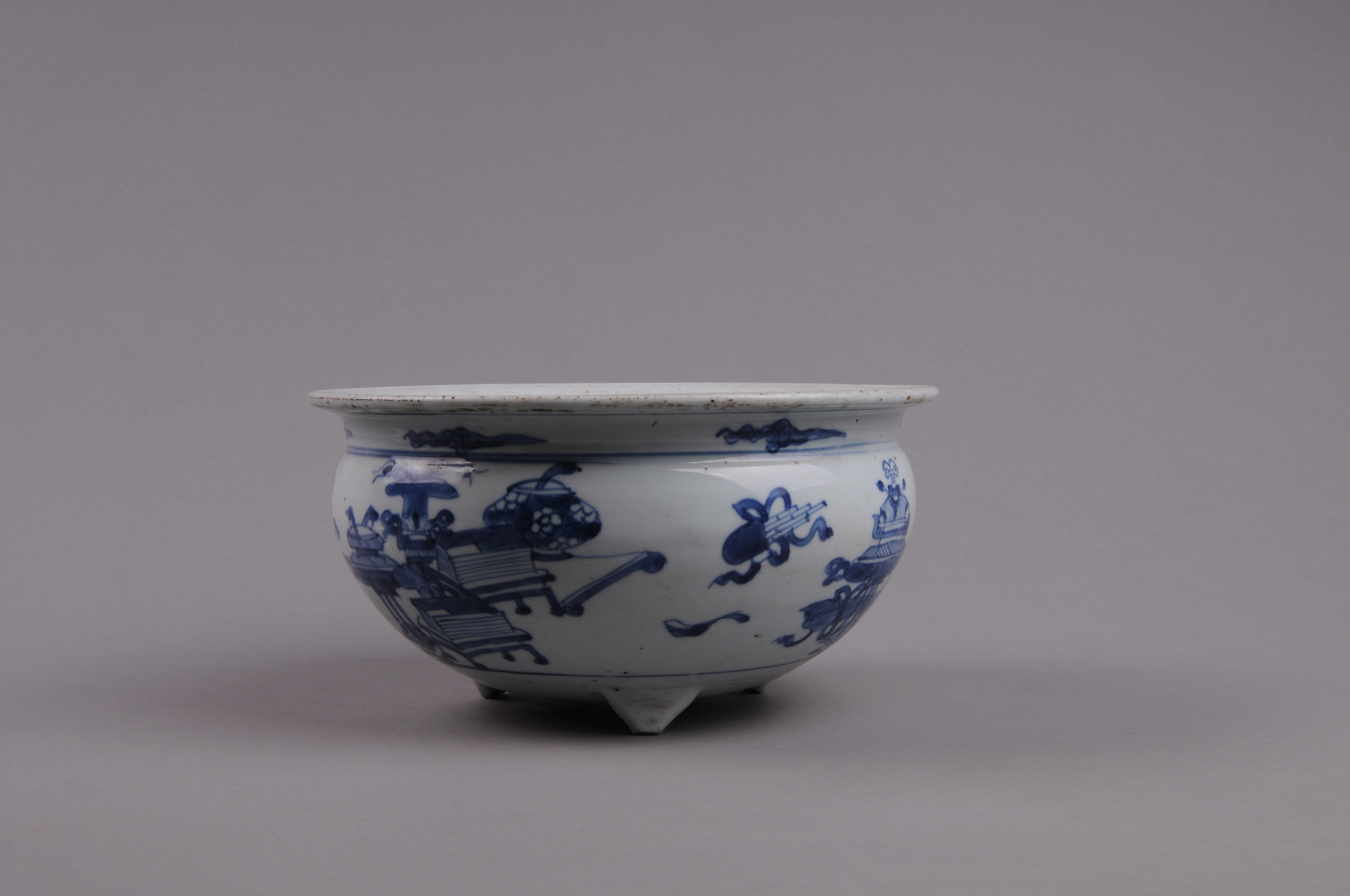 100016清青花博古图三足缽式炉