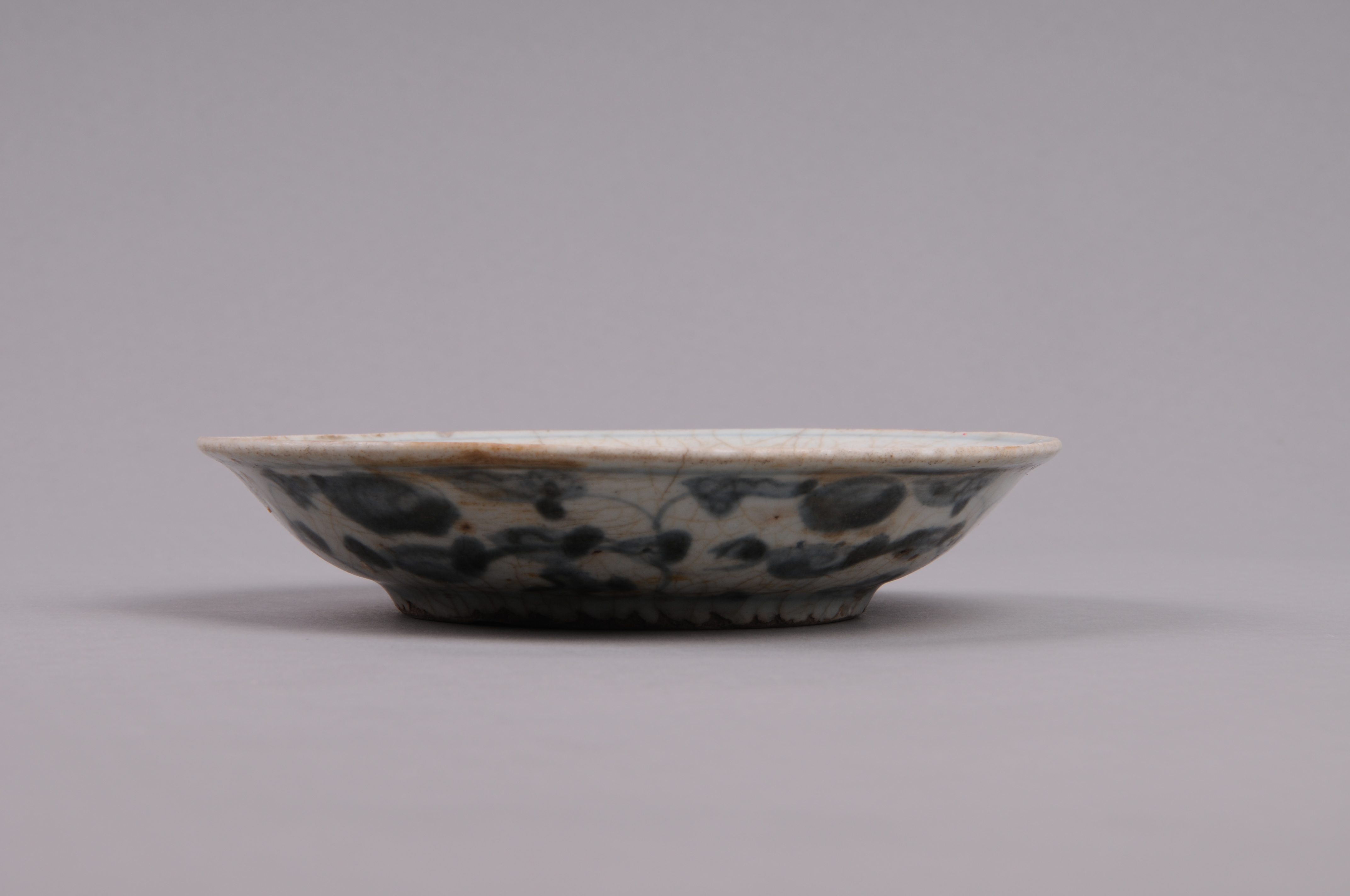 100038明青花缠枝花纹盘