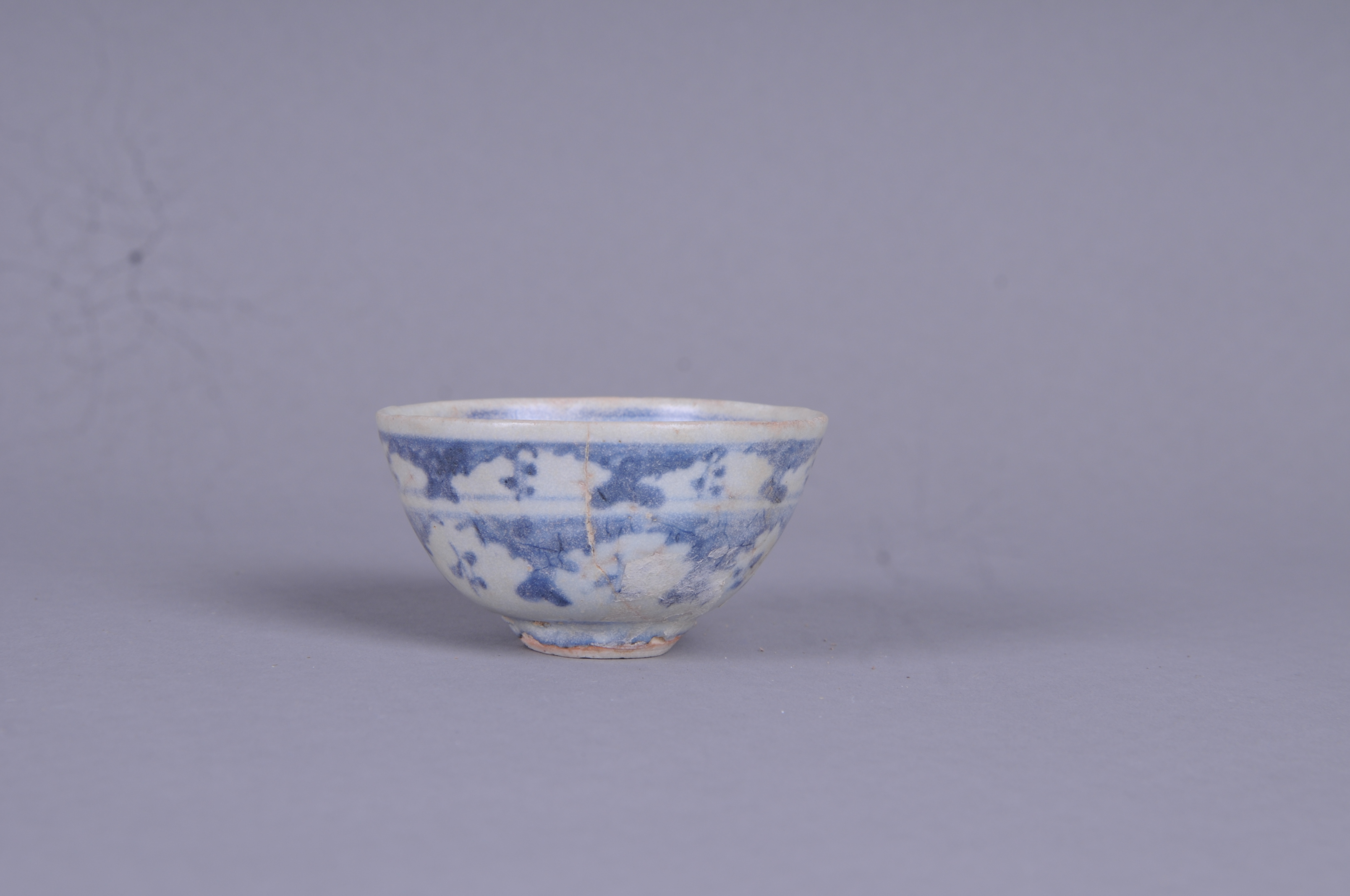 100702明大明年款青花花卉纹杯