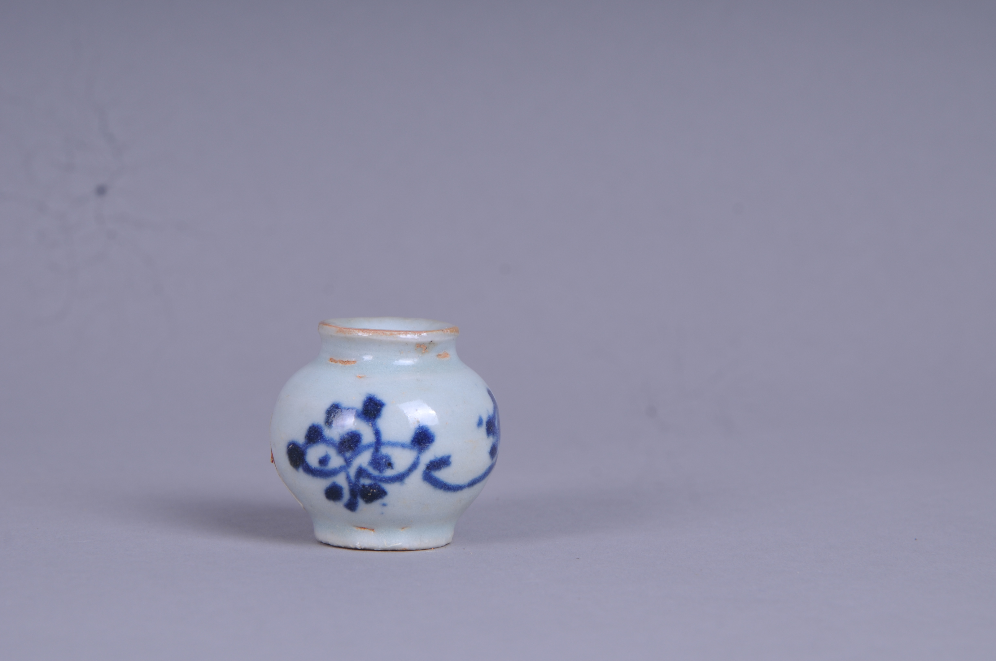 100771清青花花草纹瓶