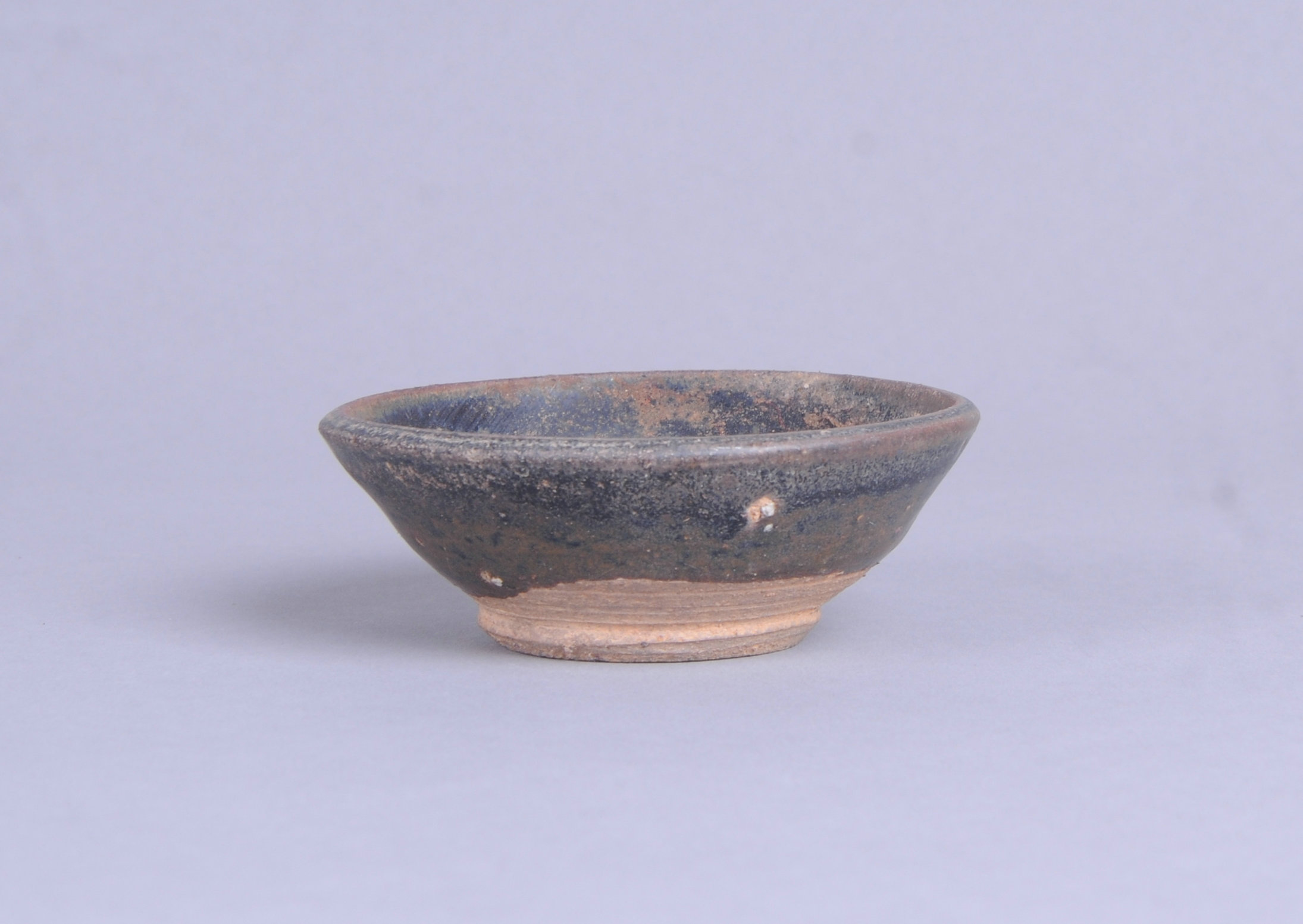 100858宋黑釉饼足杯