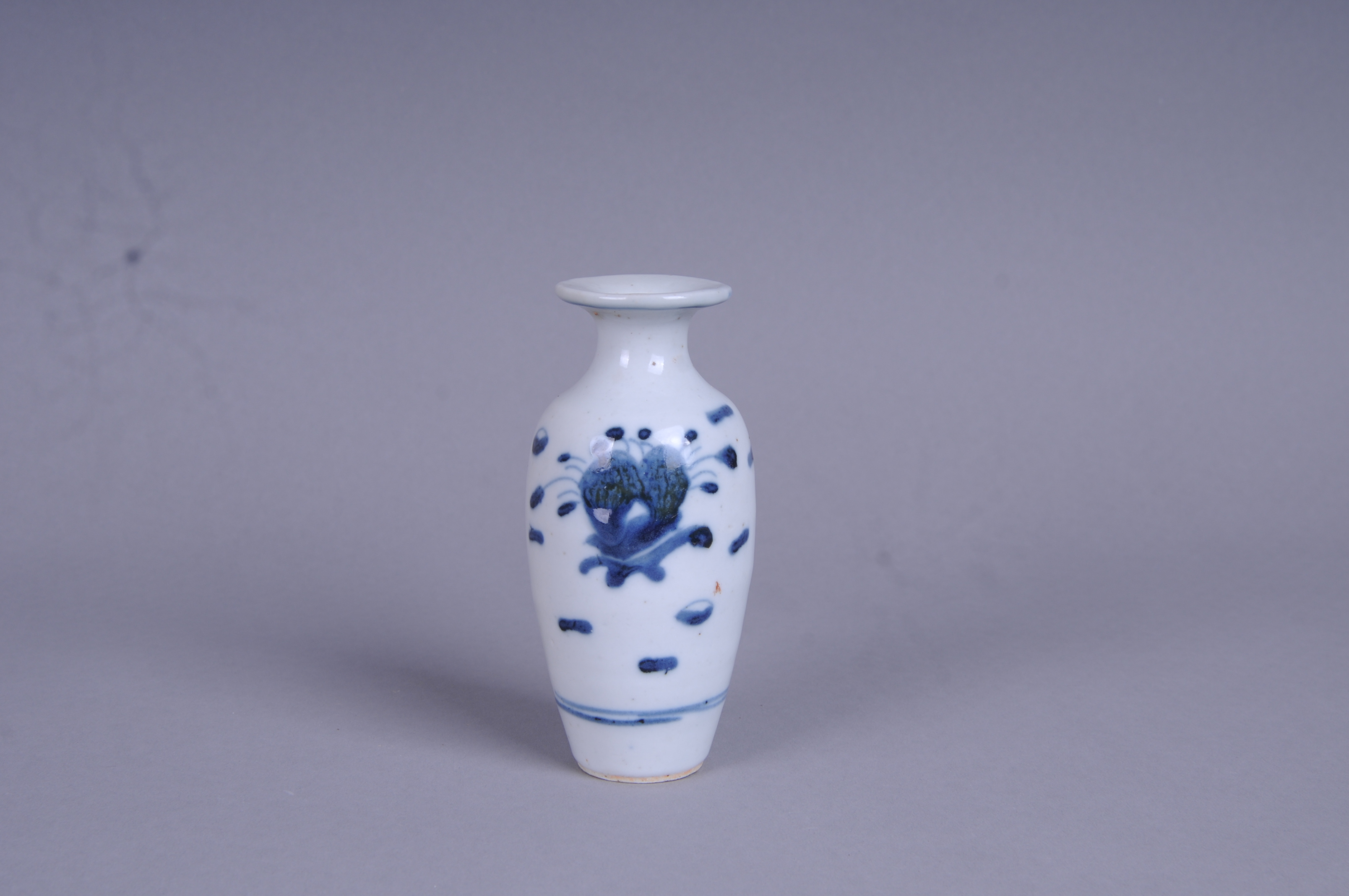 100766清青花花卉纹橄榄瓶