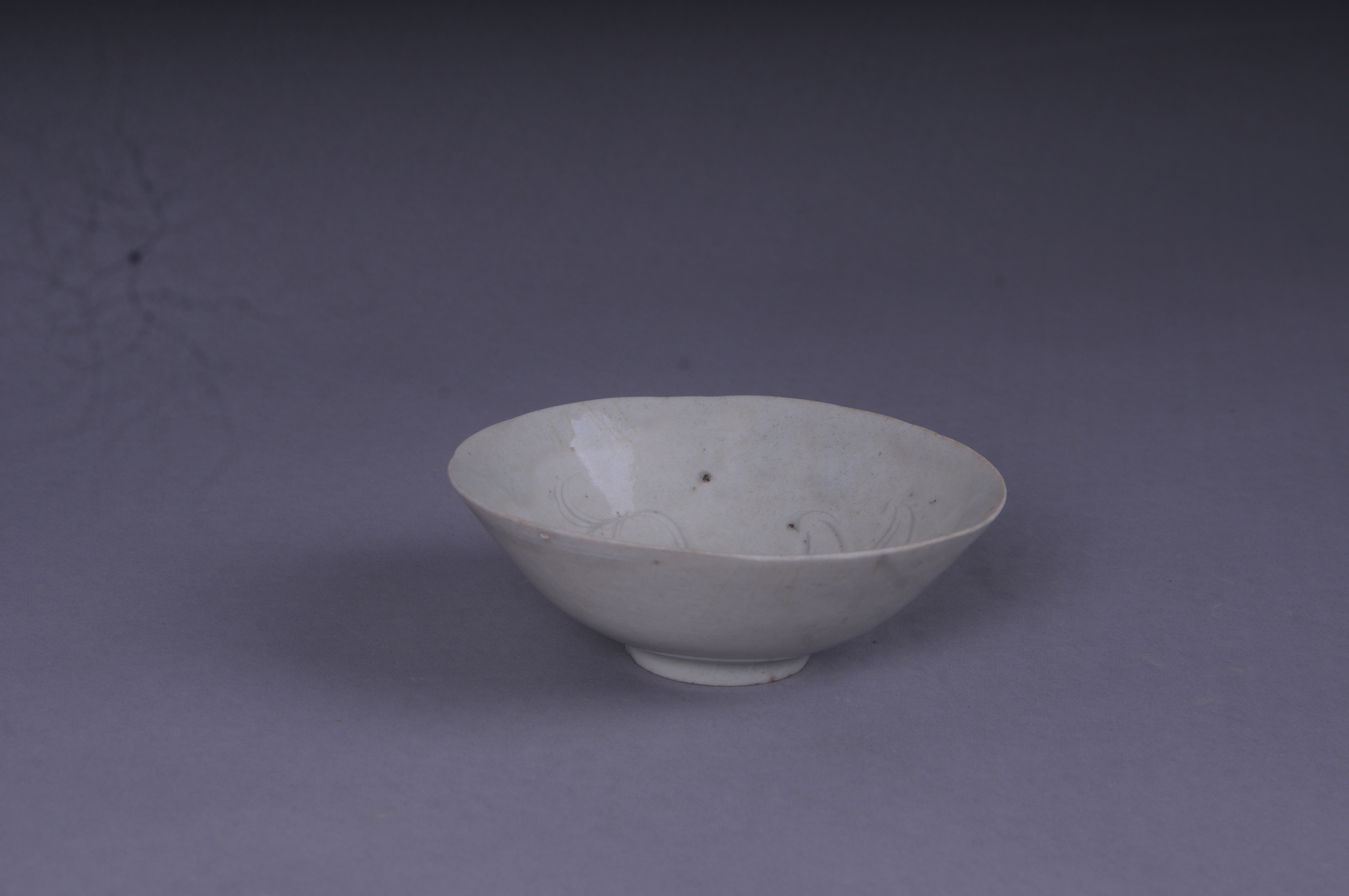 100627宋青白釉刻划花卉纹碗