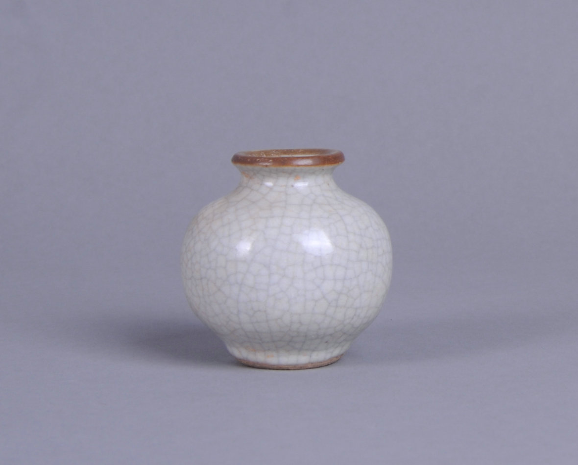 100760现代仿哥釉束颈酱口瓶